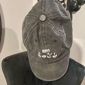 Kiss dad hat